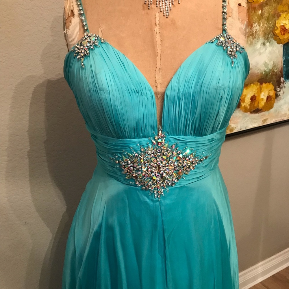 Dress - Picture 2 of 4